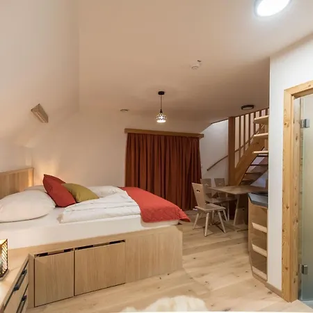 Ξενοδοχείο Lajnar 3*